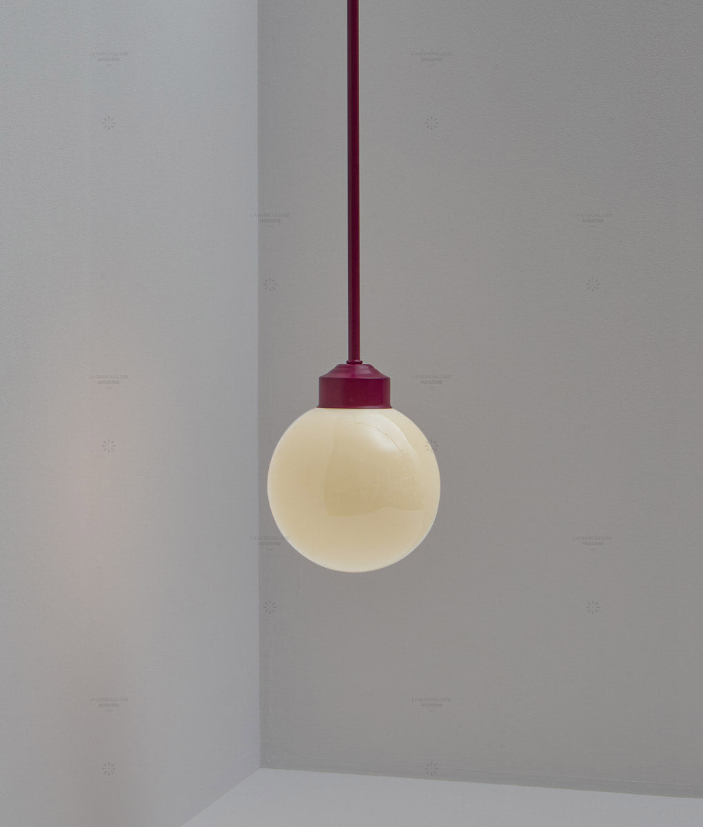 La Quincaillerie moderne - Suspension "Bistro" prune, verrerie opaline satinée