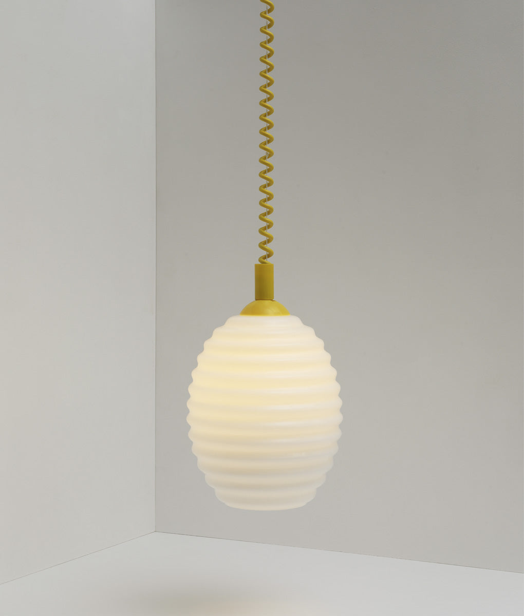 Suspension monte et baisse "Coup de fil", modèle III, câble jaune vif - Allumée