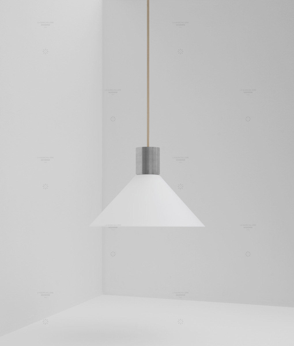 Suspension "Délices", abat-jour en opaline blanche mate, grand modèle