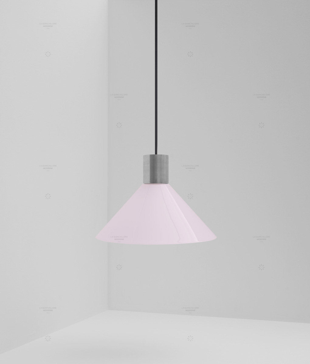 Suspension "Délices", abat-jour en opaline satinée rose pâle, grand modèle