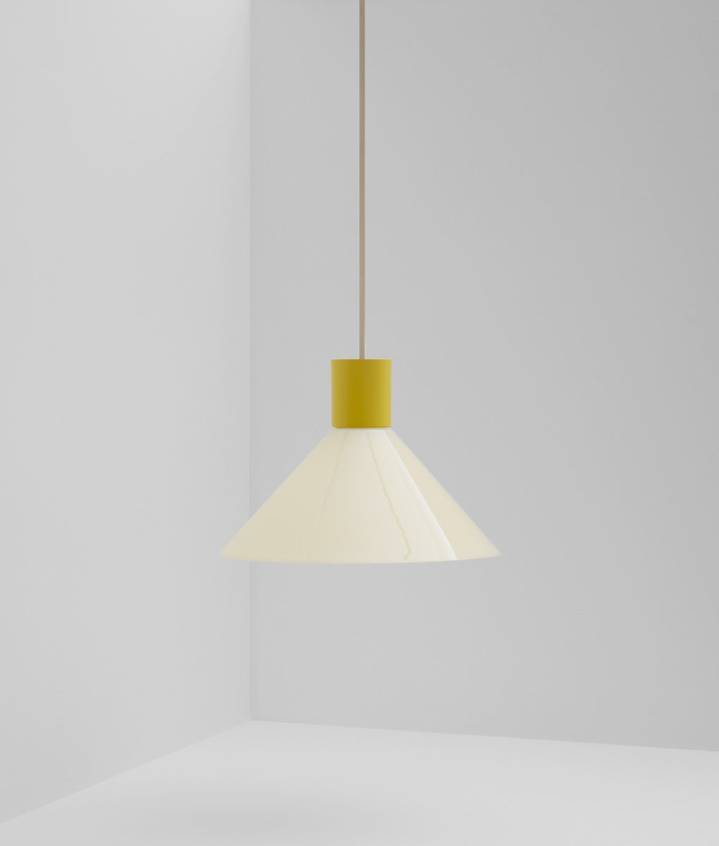 Suspension "Délices", abat-jour en opaline satinée crème, grand modèle