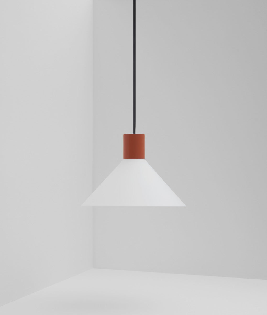 Suspension "Délices", abat-jour en opaline blanche mate, grand modèle