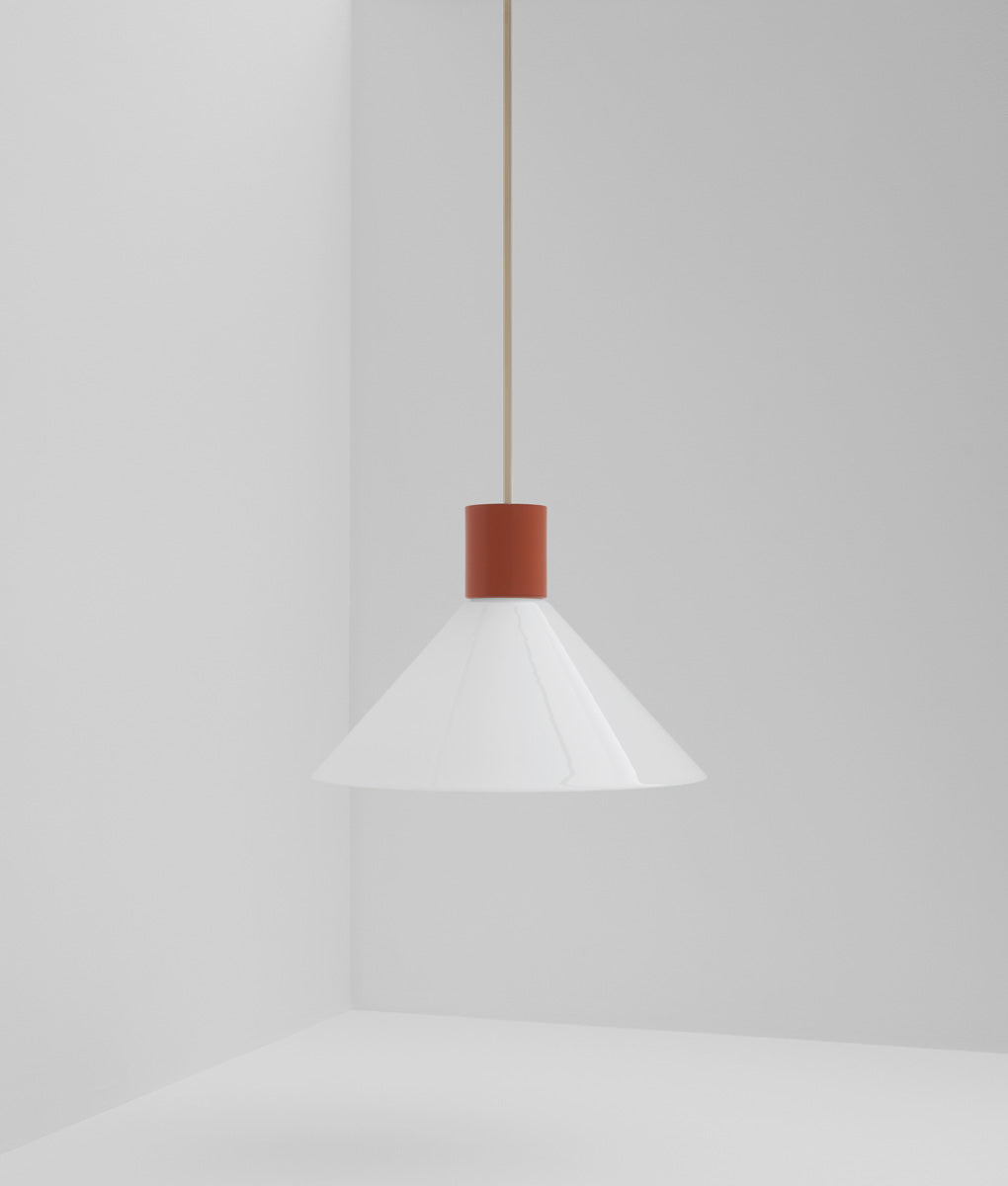 Suspension "Délices", abat-jour en opaline blanche satinée, grand modèle