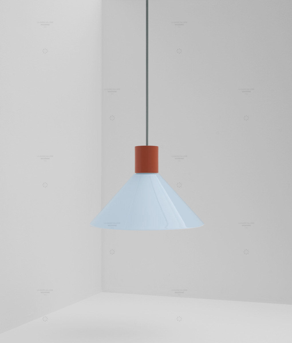 Suspension "Délices", abat-jour en opaline satinée bleu pâle, grand modèle
