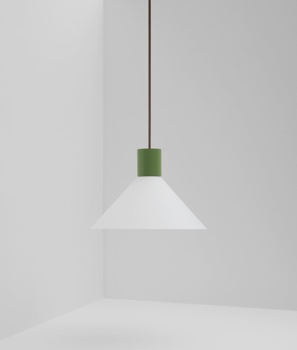 Suspension "Délices", abat-jour en opaline blanche mate, grand modèle