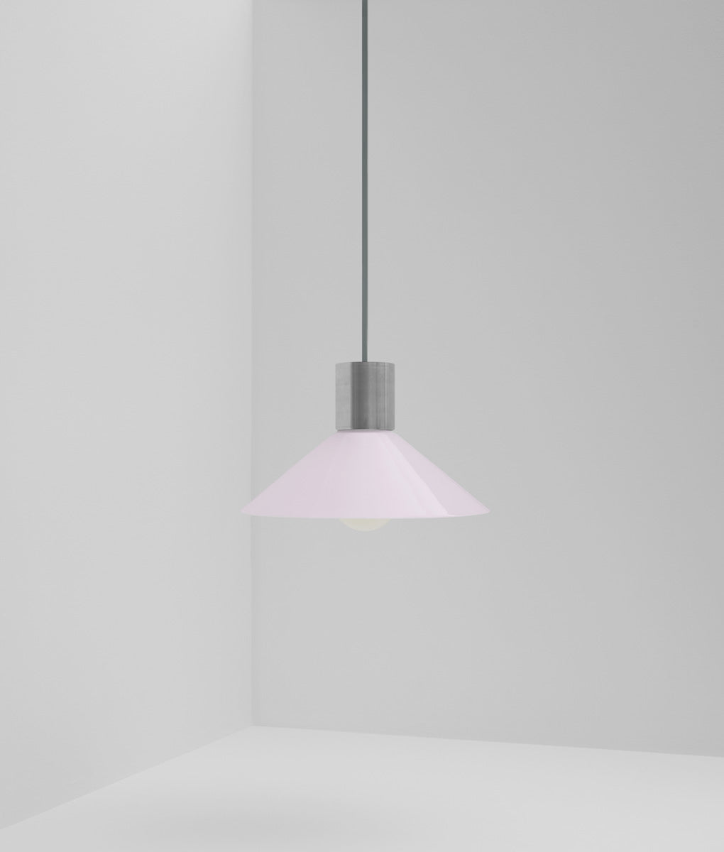 Suspension "Délices", abat-jour en opaline satinée rose pâle, petit modèle