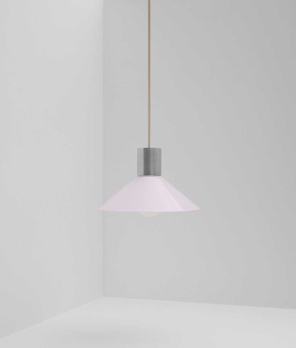 Suspension "Délices", abat-jour en opaline satinée rose pâle, petit modèle