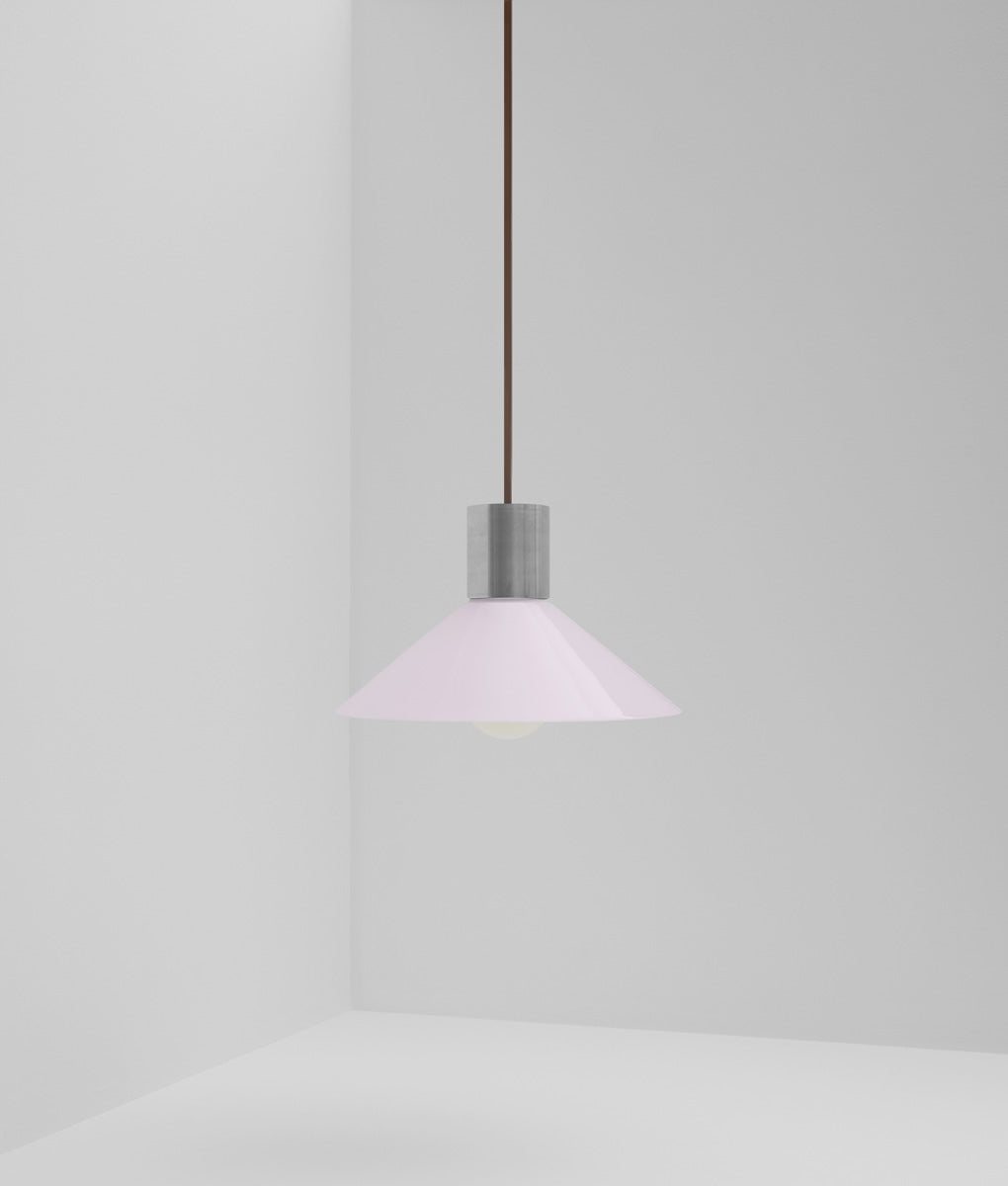 Suspension "Délices", abat-jour en opaline satinée rose pâle, petit modèle
