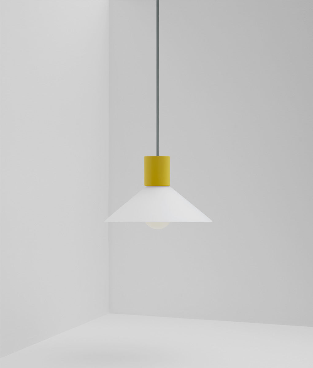 Suspension "Délices", abat-jour en opaline blanche mate, petit modèle