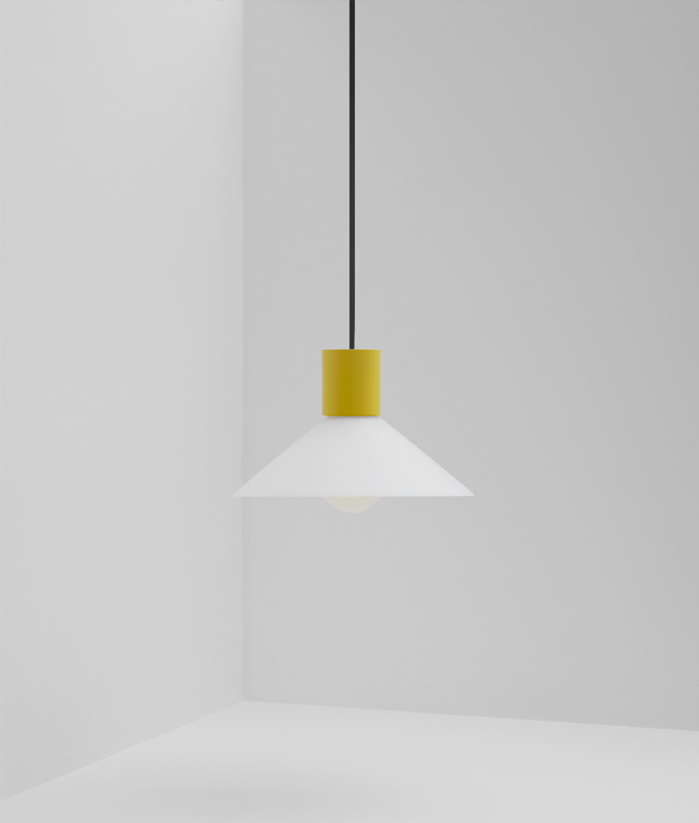 Suspension "Délices", abat-jour en opaline blanche mate, petit modèle