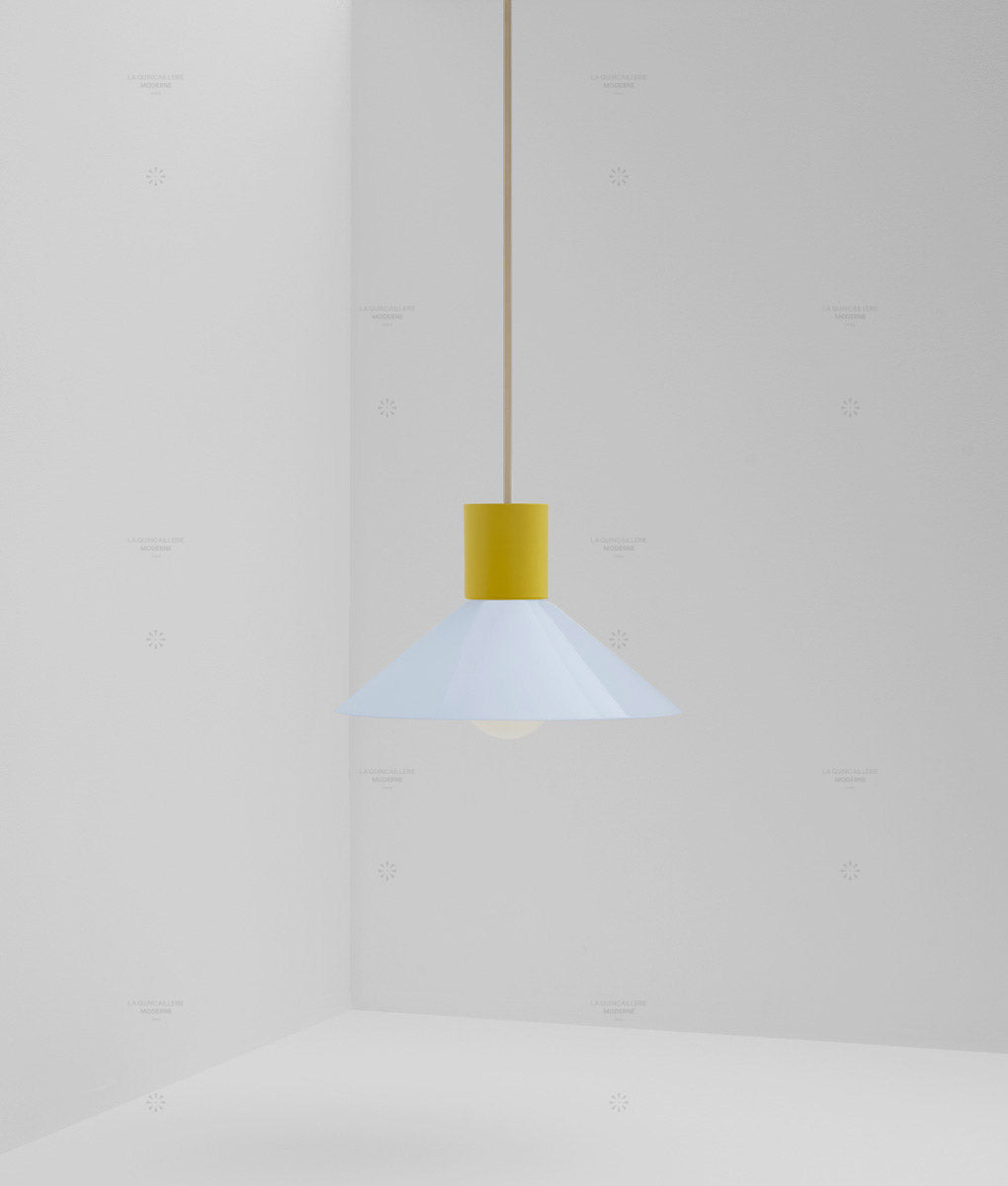Suspension "Délices", abat-jour en opaline satinée bleu pâle, petit modèle