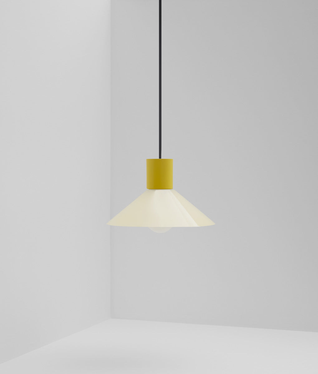 Suspension "Délices", abat-jour en opaline satinée crème, petit modèle