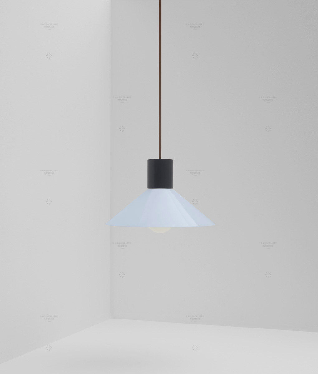 Suspension "Délices", abat-jour en opaline satinée bleu pâle, petit modèle
