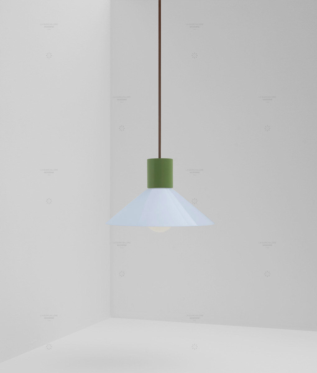 Suspension "Délices", abat-jour en opaline satinée bleu pâle, petit modèle