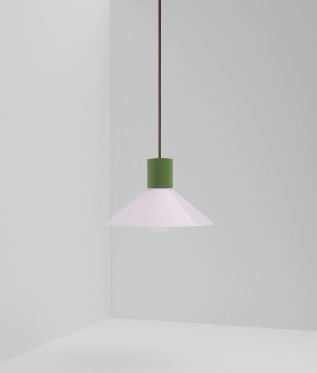 Suspension "Délices", abat-jour en opaline satinée rose pâle, petit modèle