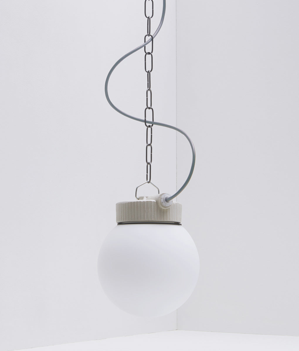La Quincaillerie moderne - Applique "Grège" porcelaine, verrerie opaline