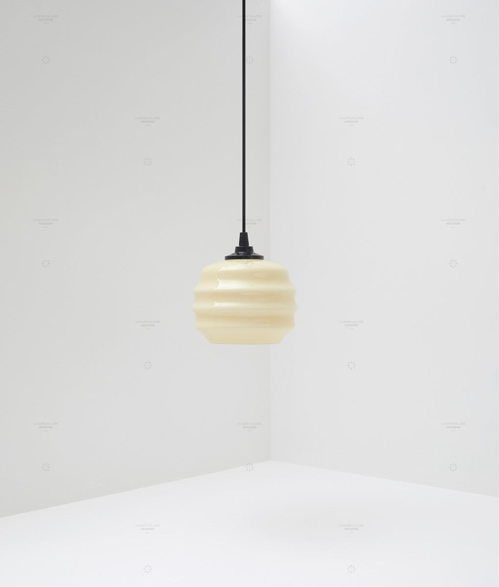 Suspension "Plissé" courte en opaline crème satinée