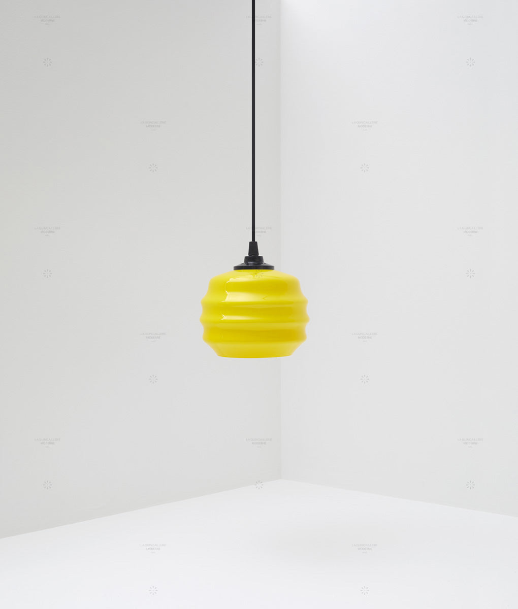 Suspension "Plissé" courte en opaline jaune satinée