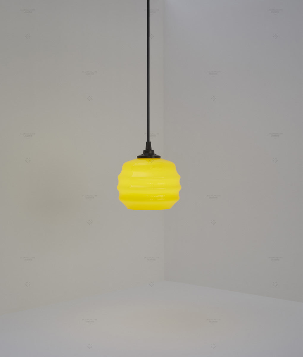 Suspension "Plissé" courte en opaline jaune satinée