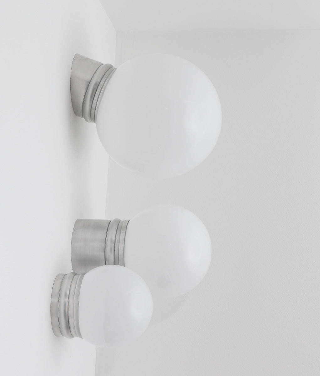 La Quincaillerie moderne - Applique "Odyssée" en aluminium et verre opalin - Fabriqué en Europe et assemblé à Paris