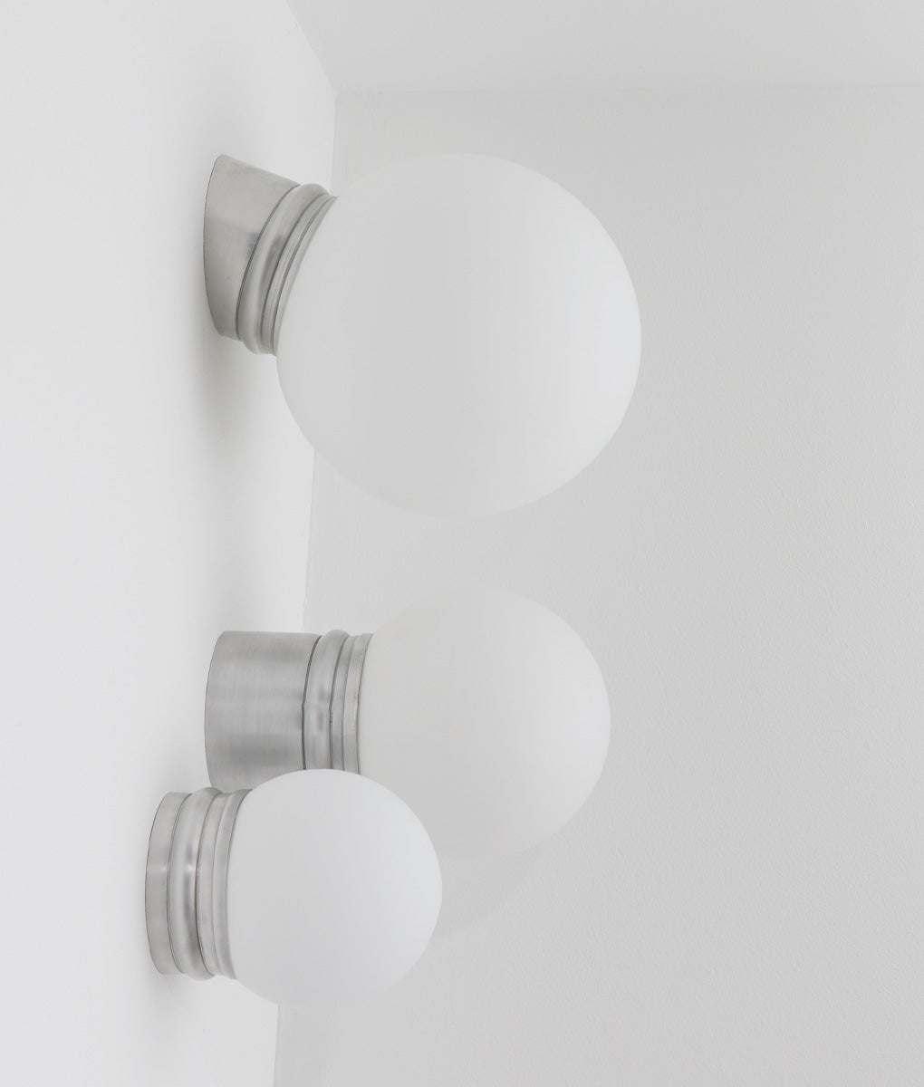 La Quincaillerie moderne - Applique "Odyssée" en aluminium et verre opalin - Fabriqué en Europe et assemblé à Paris
