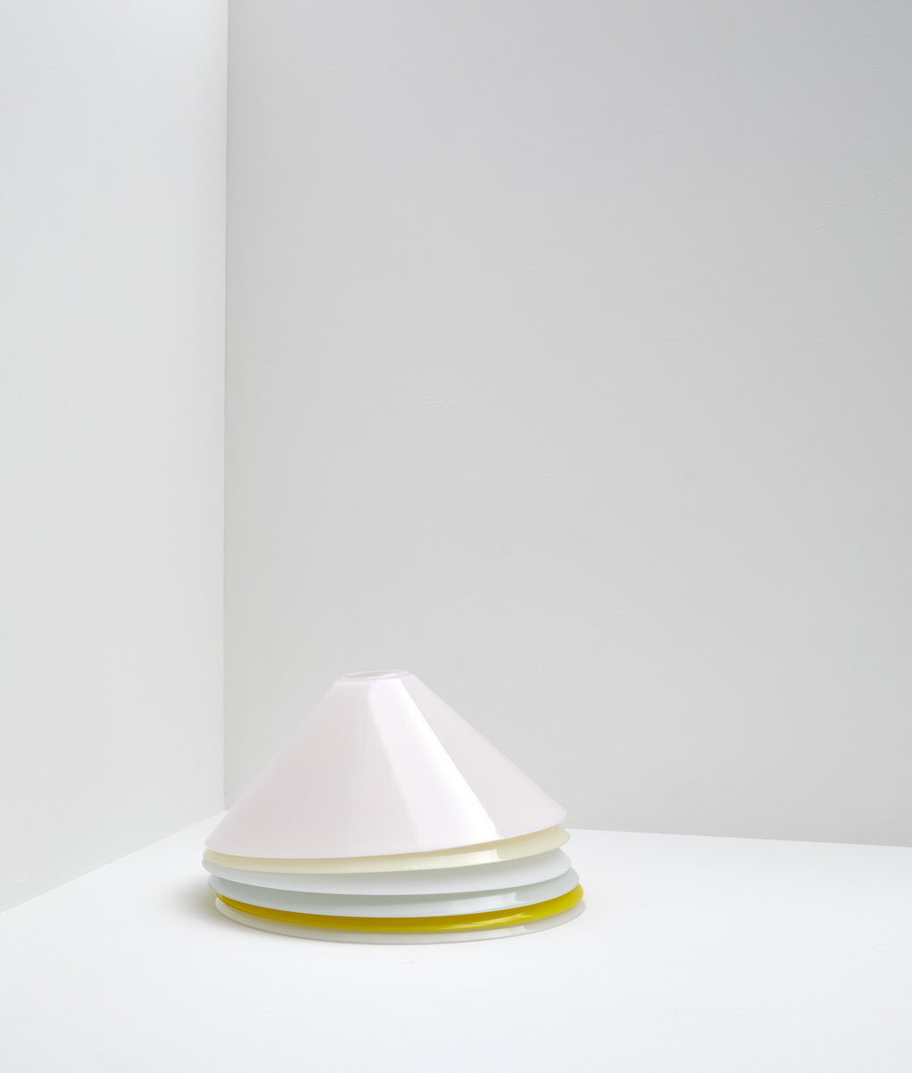 Suspension "Délices", abat-jour en opaline blanche satinée, grand modèle