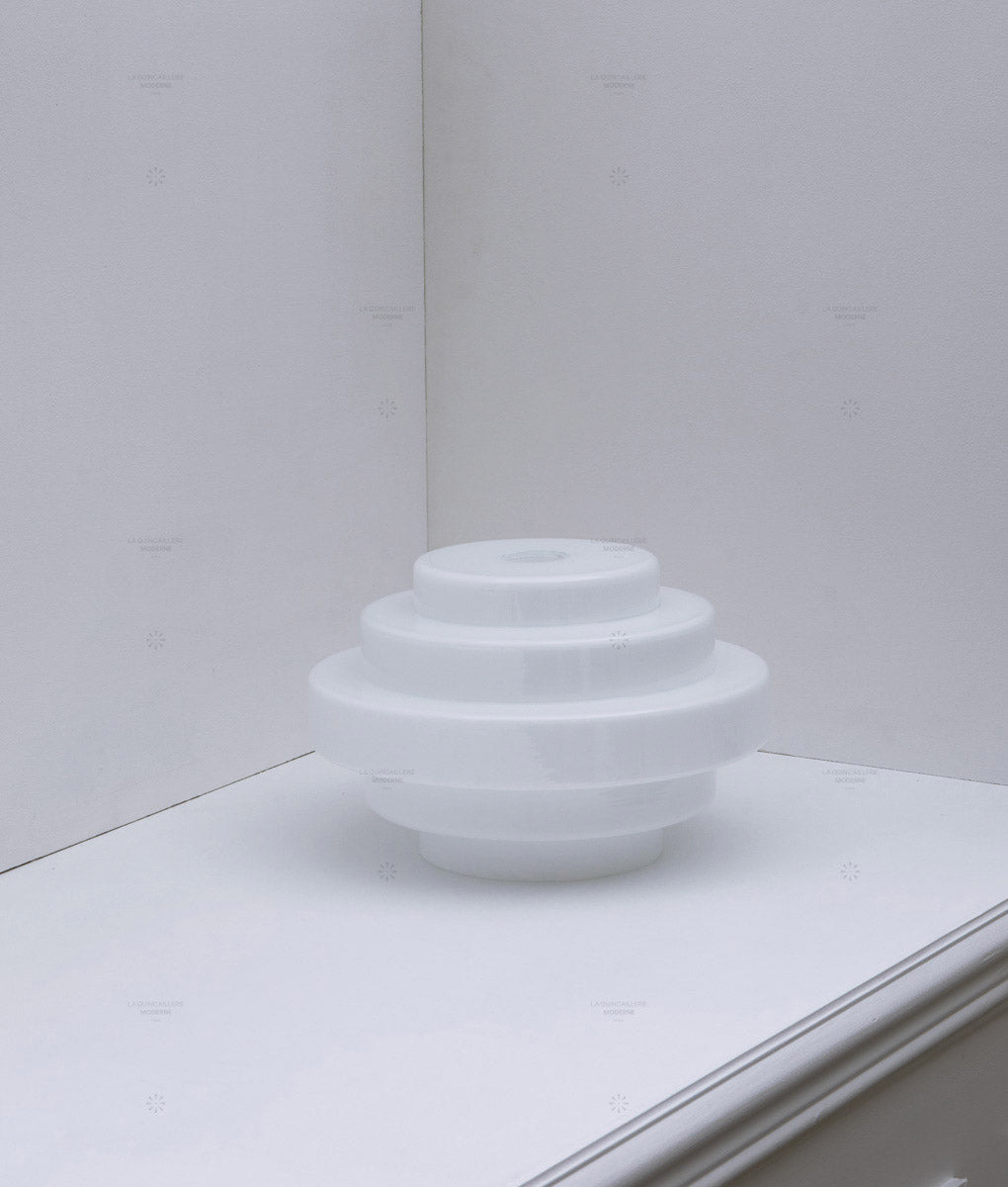 La Quincaillerie moderne - Verrerie opaline blanche "Escaliers" pour les collections "En cascade", "Coup de fil", "Bistro" et "Skyline"