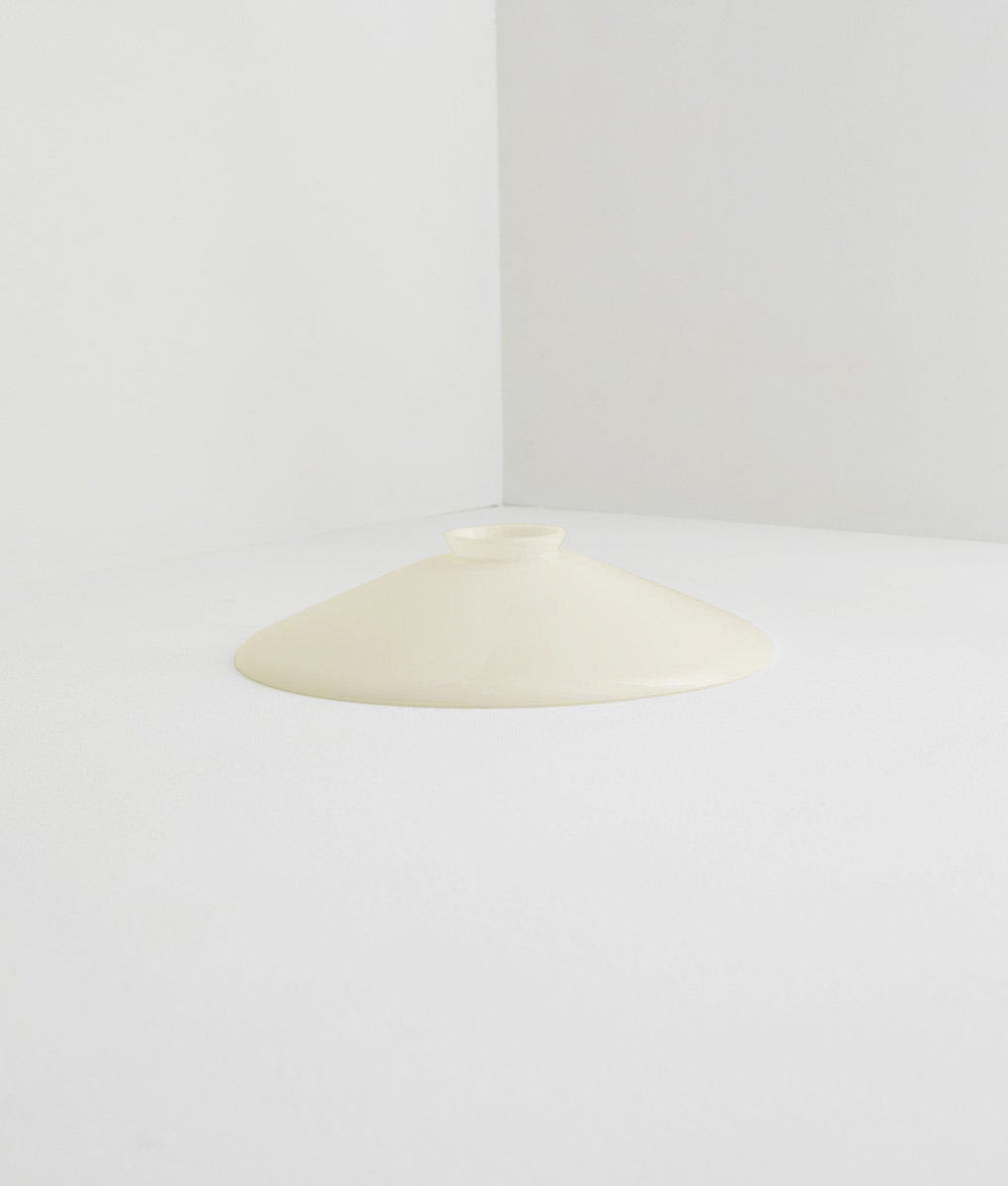 Verrerie évasée en opaline avec col, crème satiné