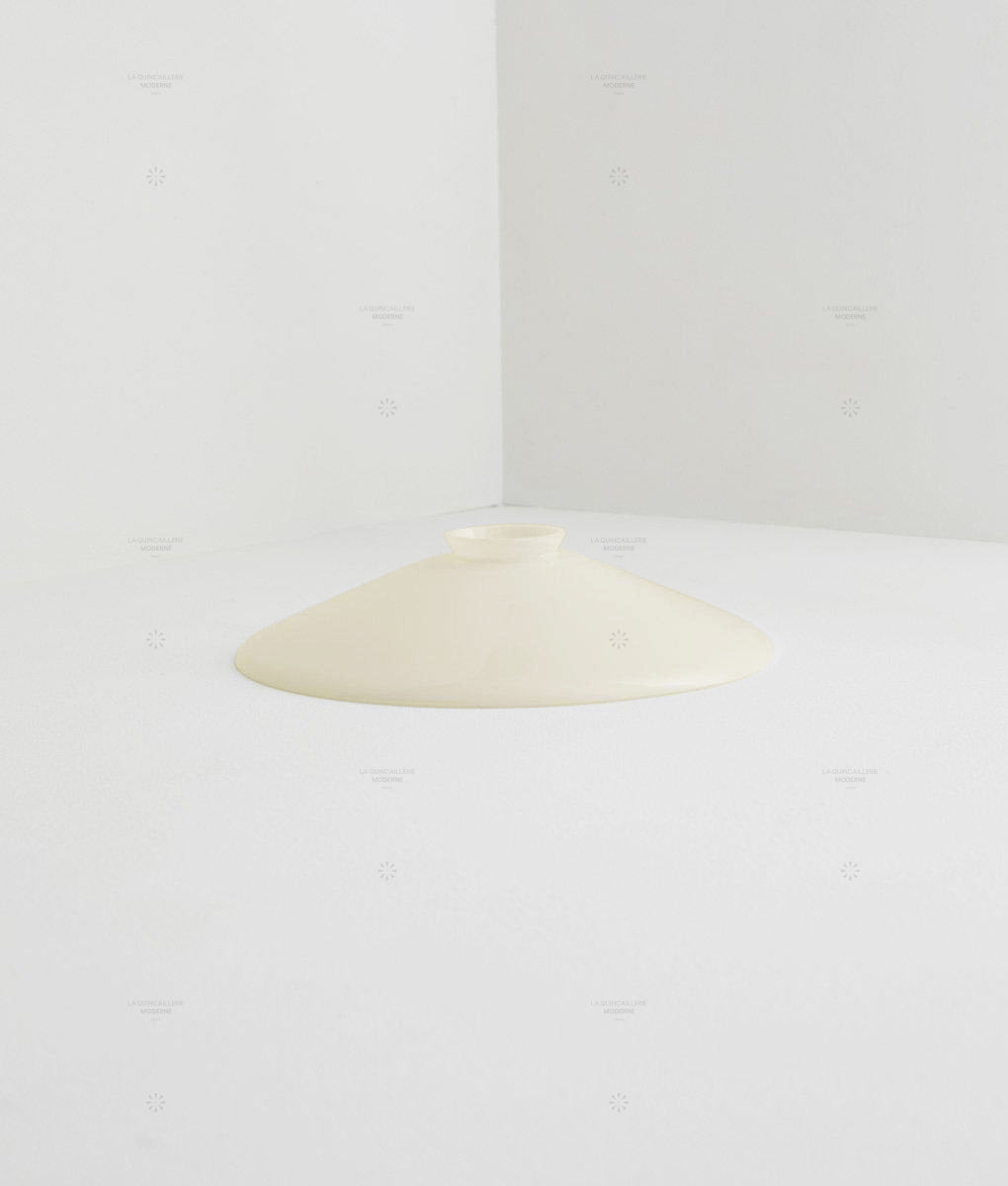 Verrerie évasée en opaline avec col, crème satiné