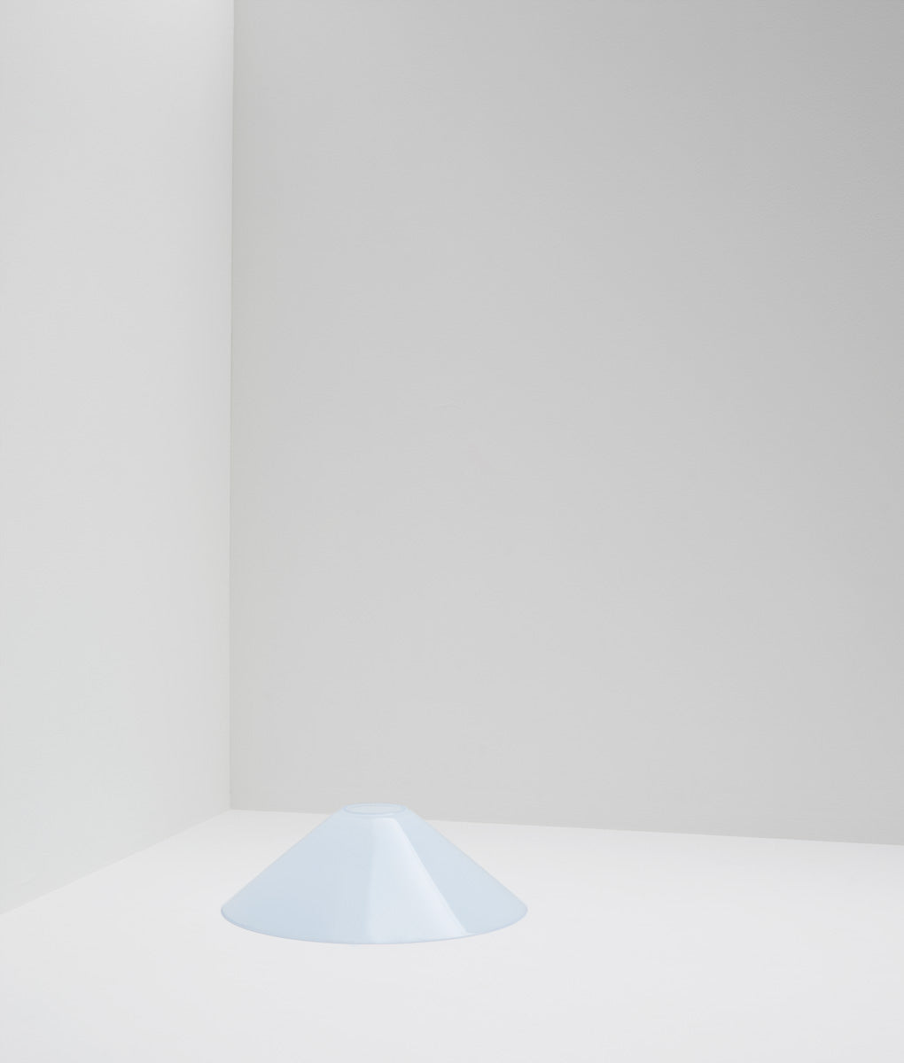 Verrerie conique à suspendre en opaline, sans col, petit modèle