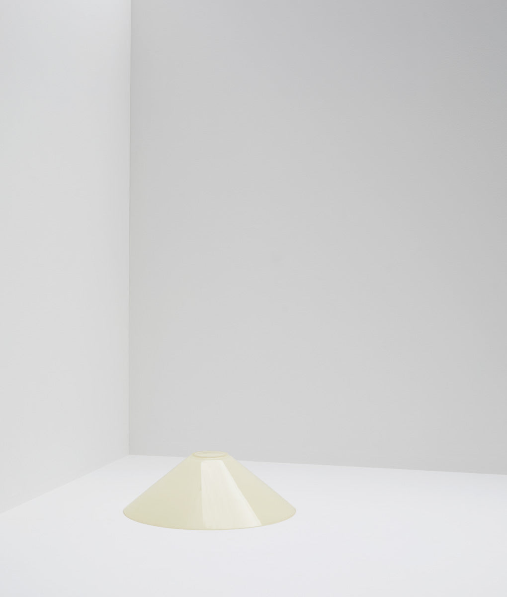 Verrerie conique à suspendre en opaline, sans col, petit modèle