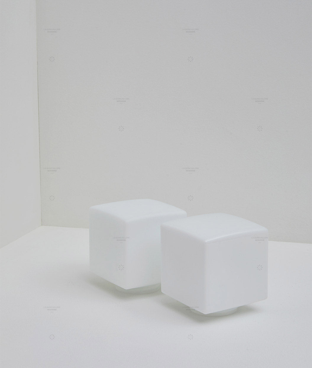 Verrerie cube à visser en opaline mate et satinée - La Quincaillerie moderne