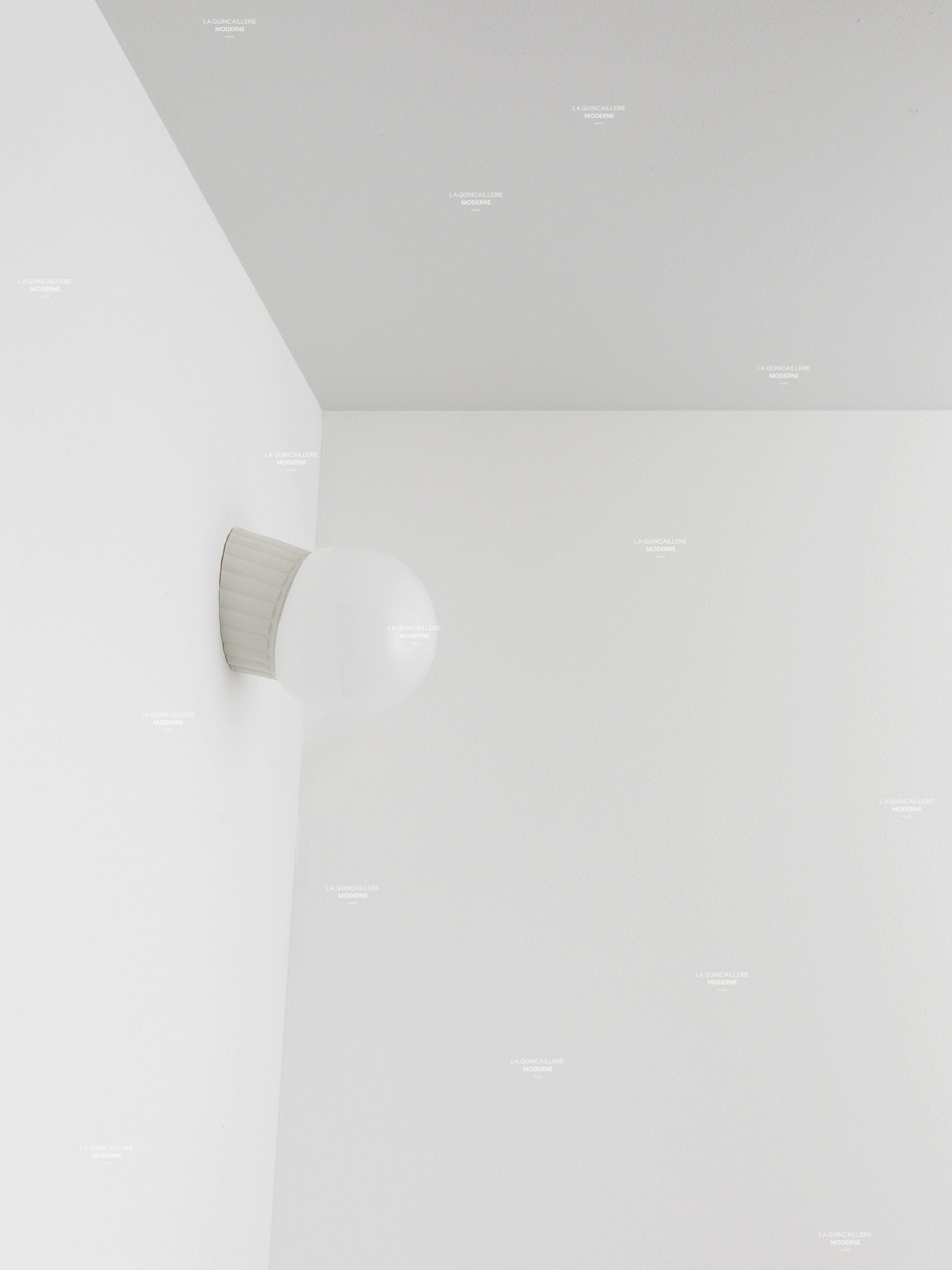 Applique "Grège" inclinée, globe en opaline, très petit modèle - ø 12,5 cm