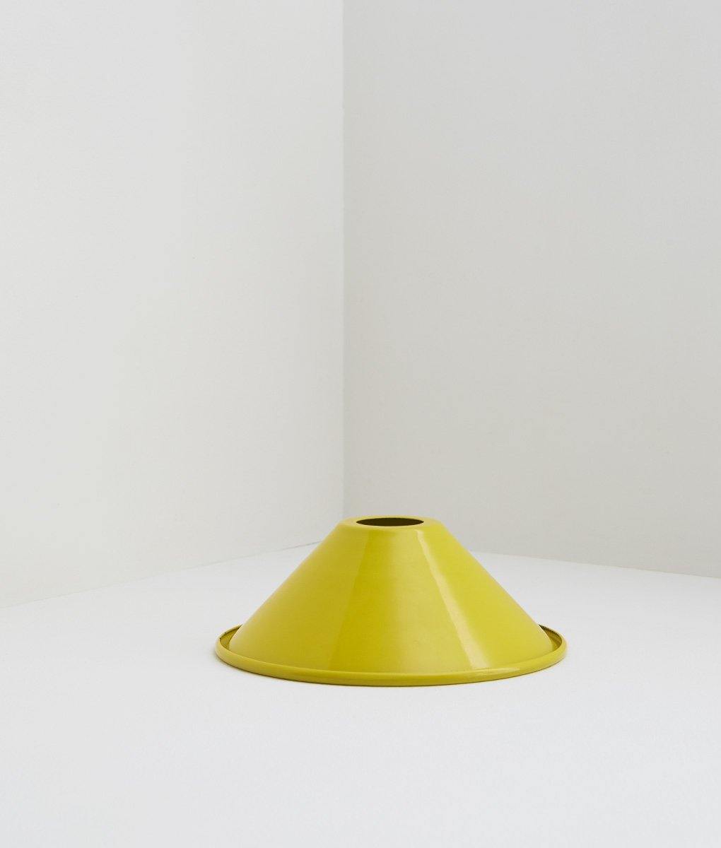 Abat-jour conique en métal émaillé jaune citron