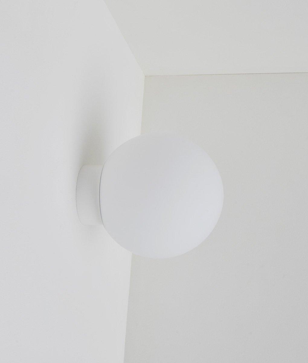 La Quincaillerie moderne - Applique / plafonnier "Bauhaus", blanc opaline blanche