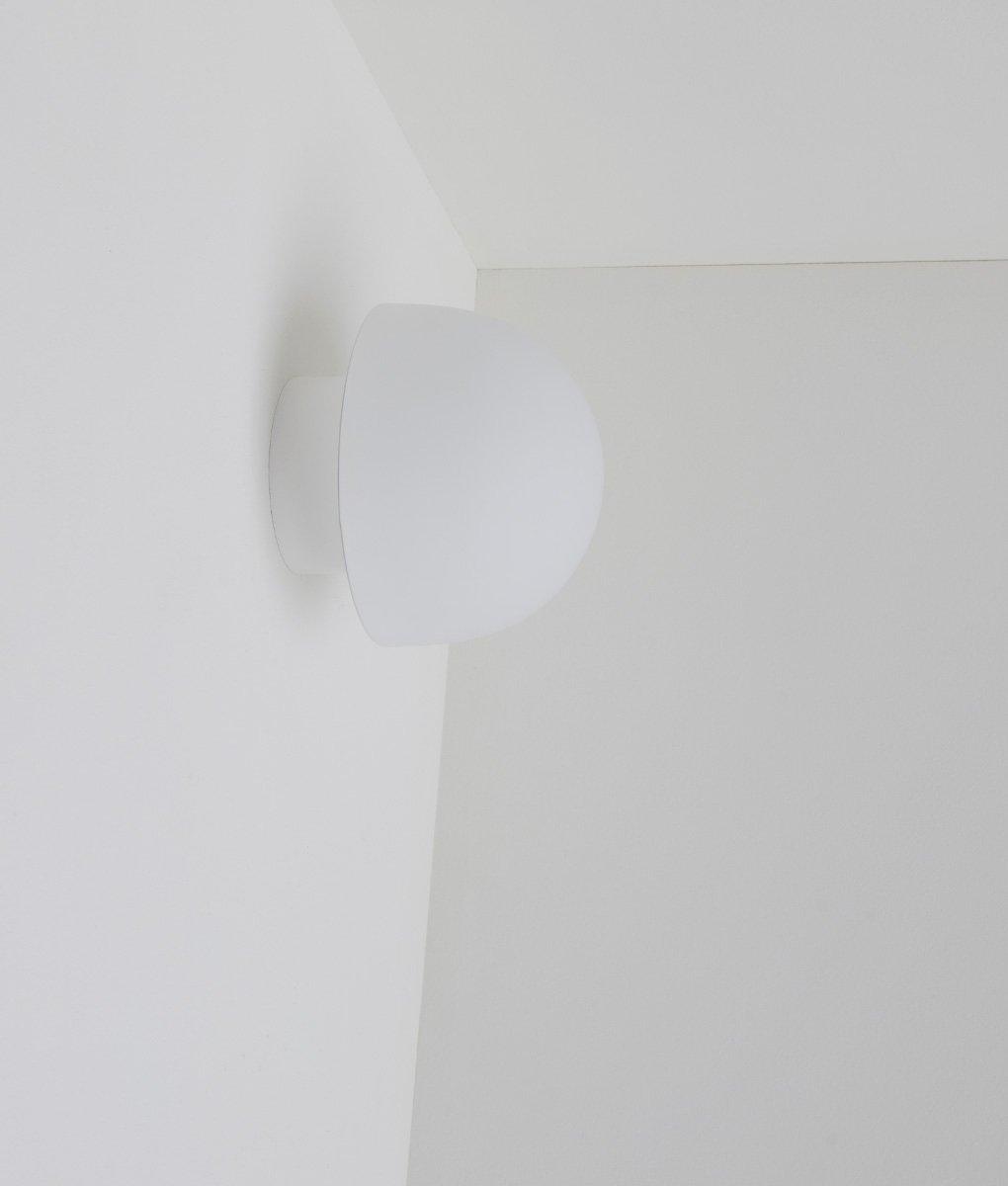 La Quincaillerie moderne - Applique / plafonnier "Bauhaus", blanc opaline blanche