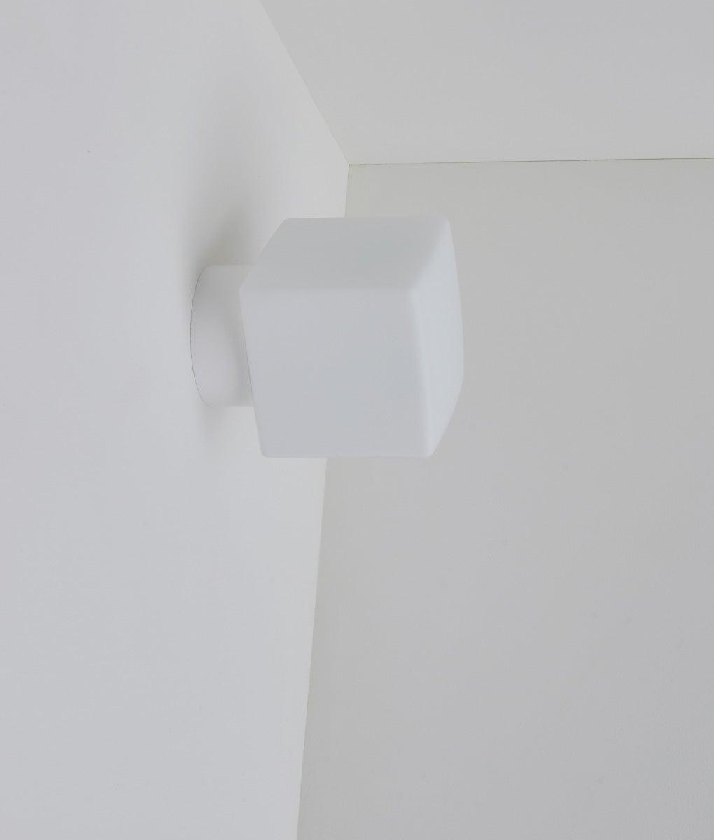 La Quincaillerie moderne - Applique / plafonnier "Bauhaus", blanc opaline blanche