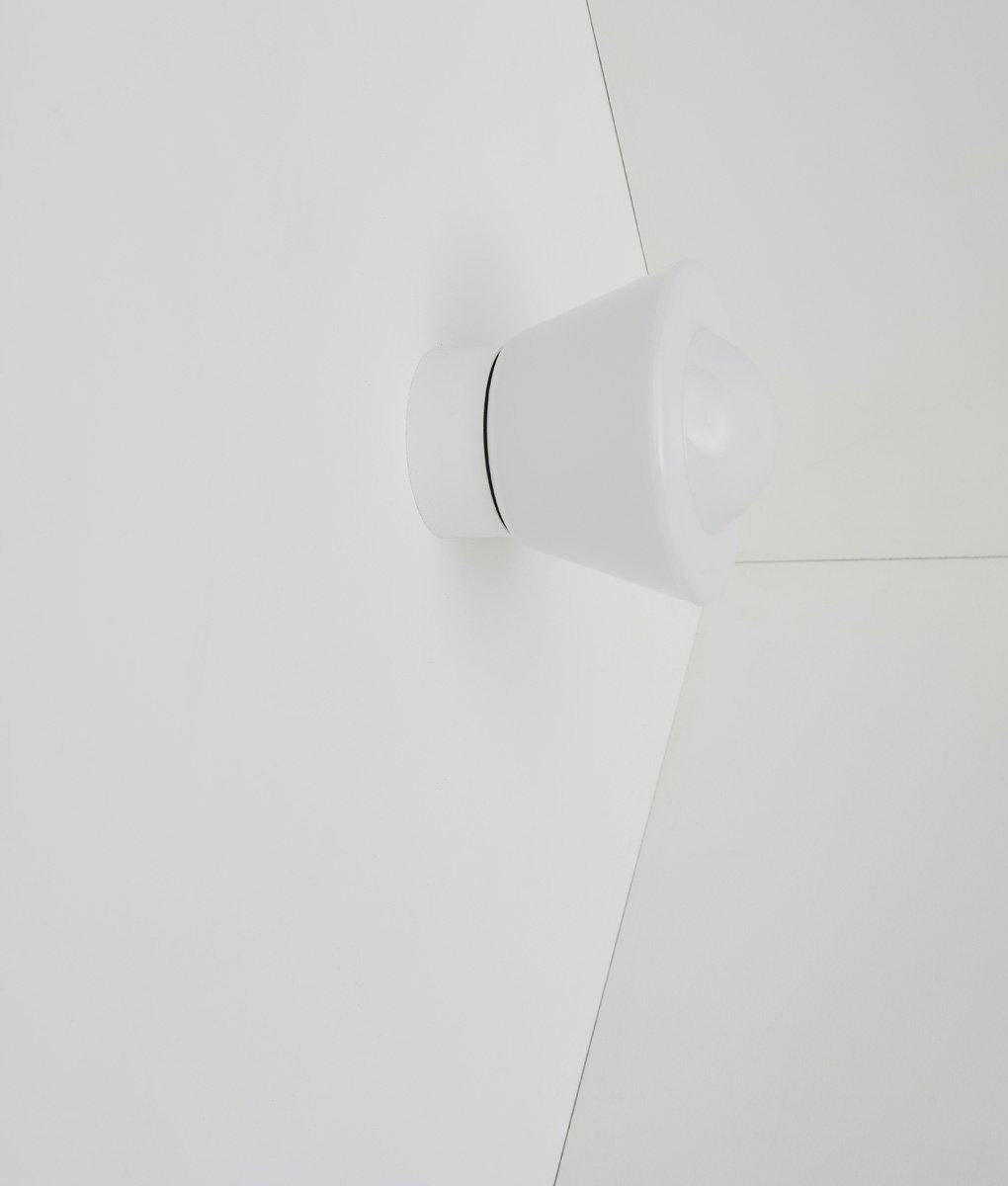 Applique "Bauhaus" droite blanche, verrerie opaline toque