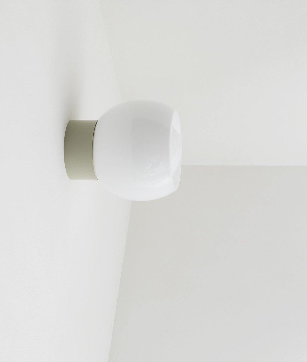 La Quincaillerie moderne - Applique / plafonnier "Bauhaus", gris perle opaline blanche