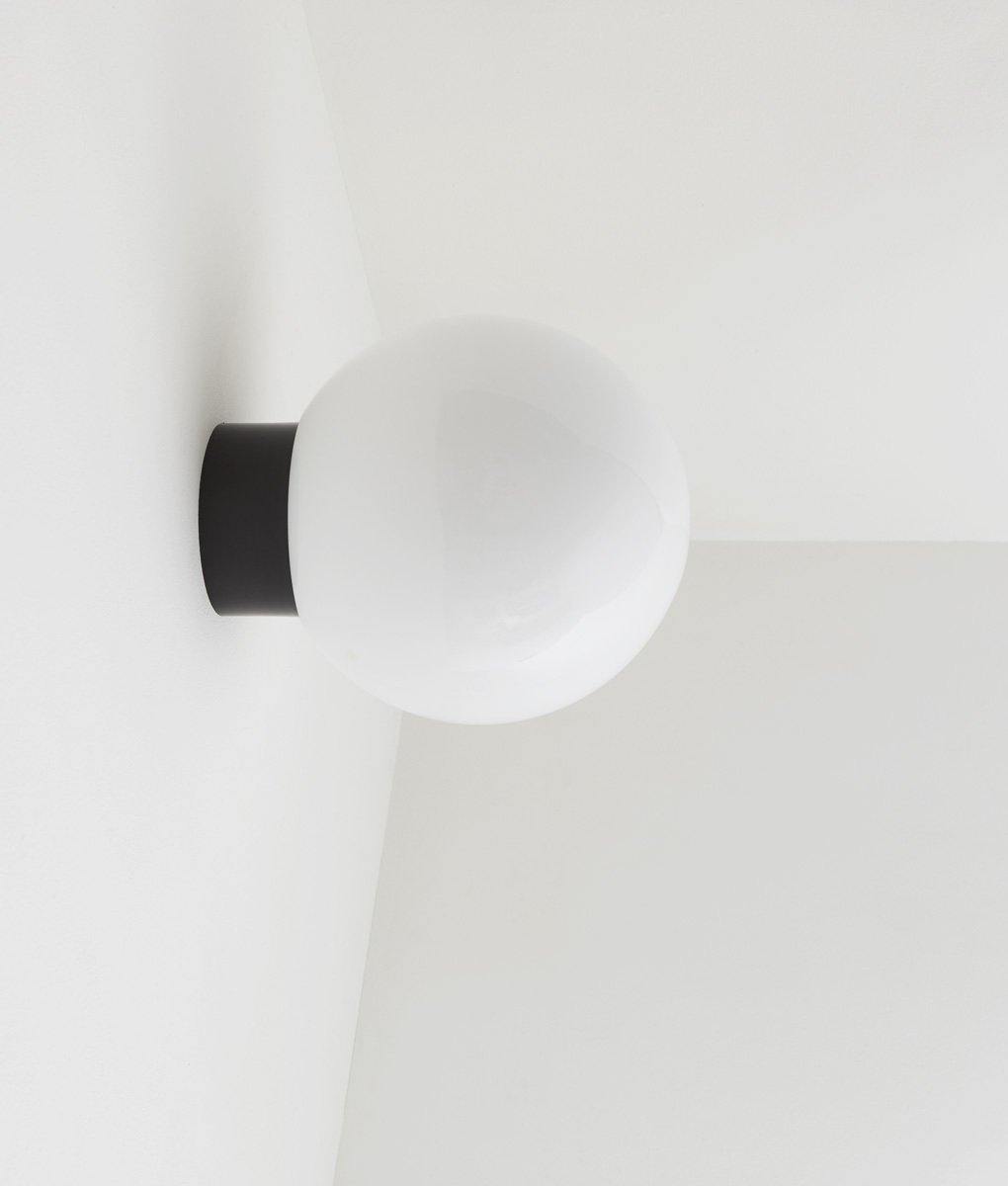Applique "Bauhaus" noire, verrerie boule, grand modèle
