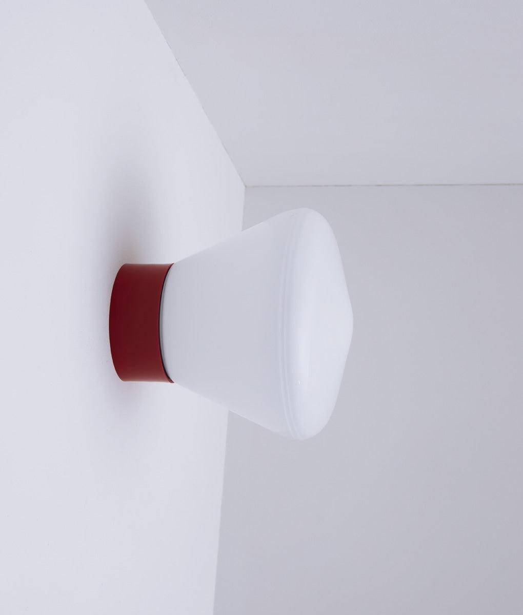 La Quincaillerie moderne - Applique / plafonnier "Bauhaus", rouge coquelicot opaline blanche