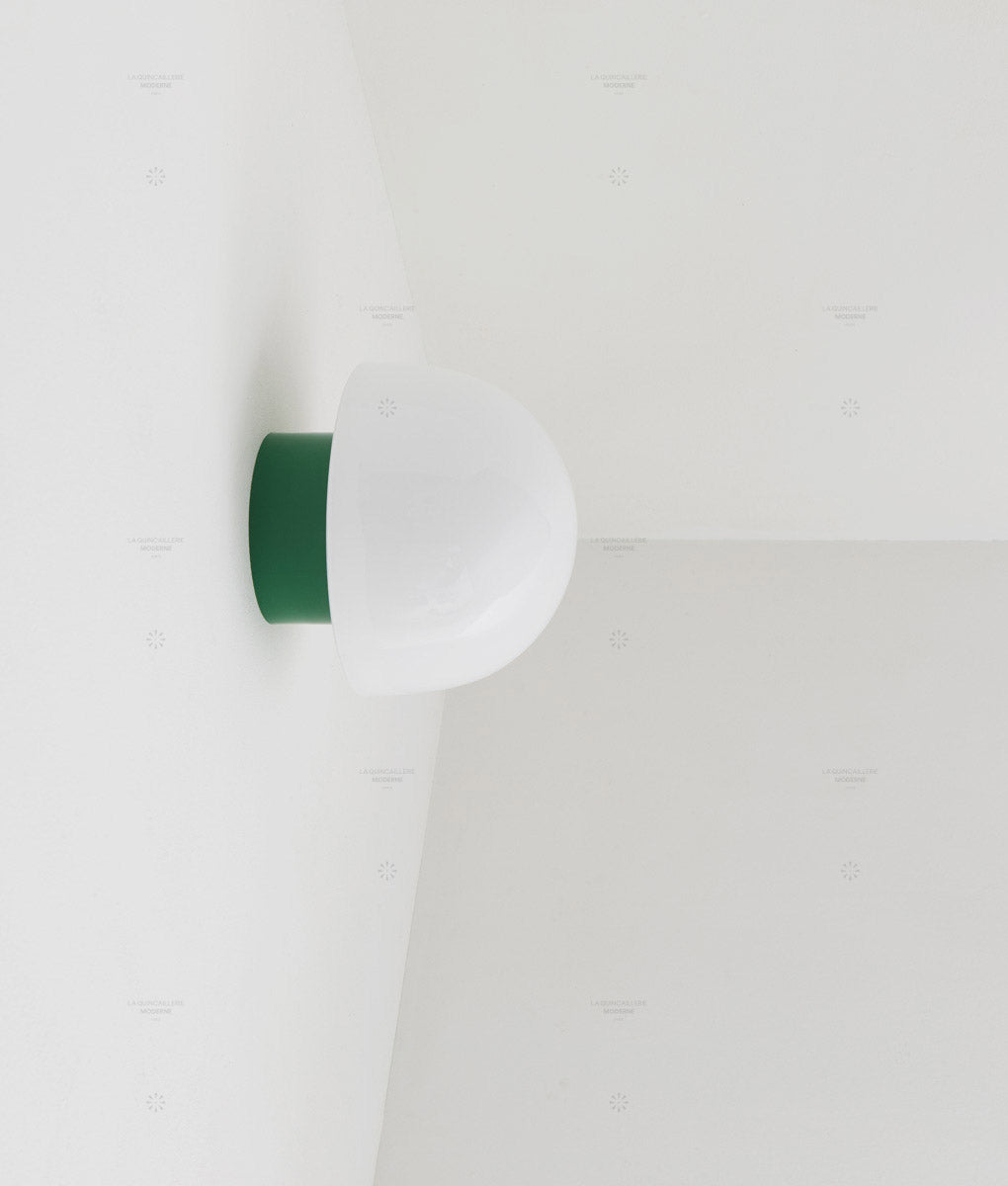 La Quincaillerie moderne - Applique / plafonnier "Bauhaus", vert prairie opaline blanche