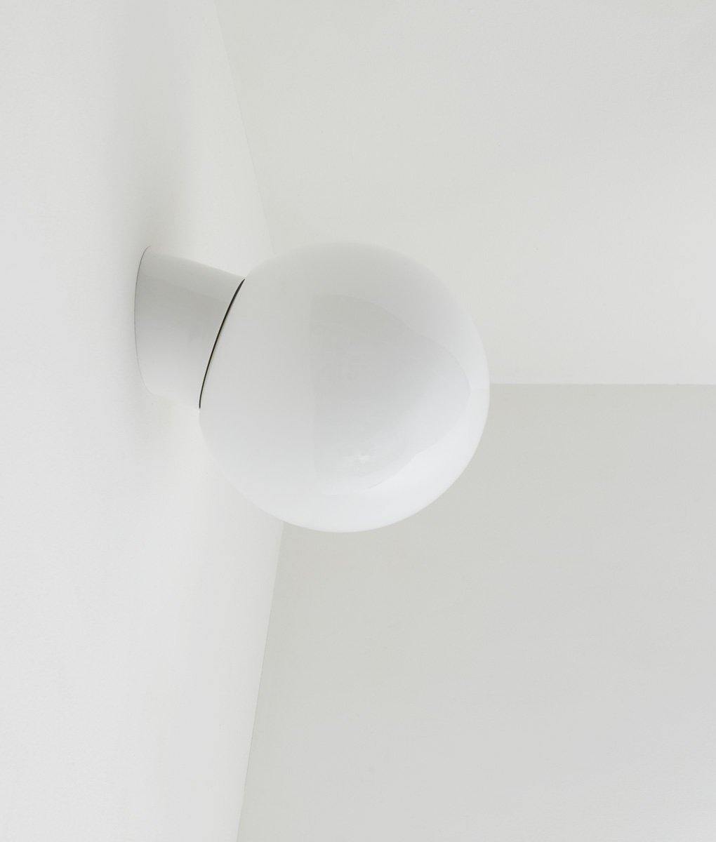 Applique inclinée "Bauhaus" noire, verrerie boule, grand modèle
