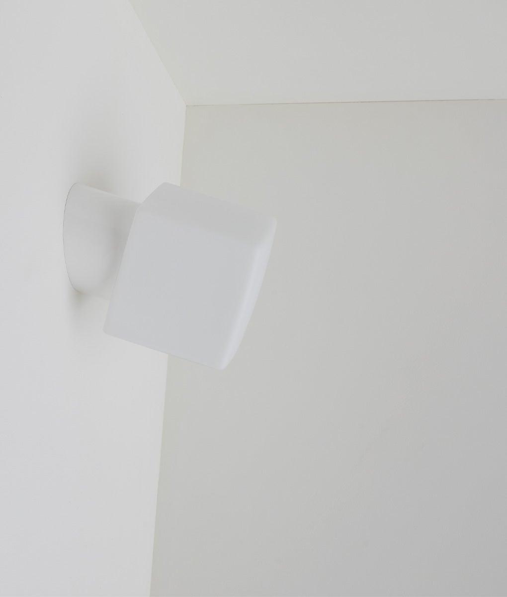 La Quincaillerie moderne - Applique / plafonnier "Bauhaus", blanc opaline blanche