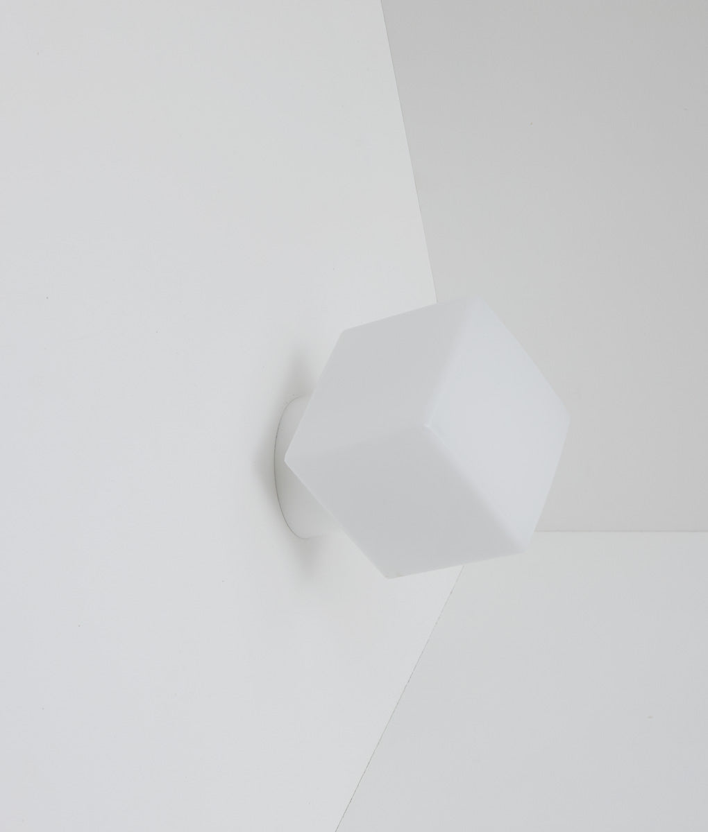 La Quincaillerie moderne - Applique / plafonnier "Bauhaus", blanc opaline blanche