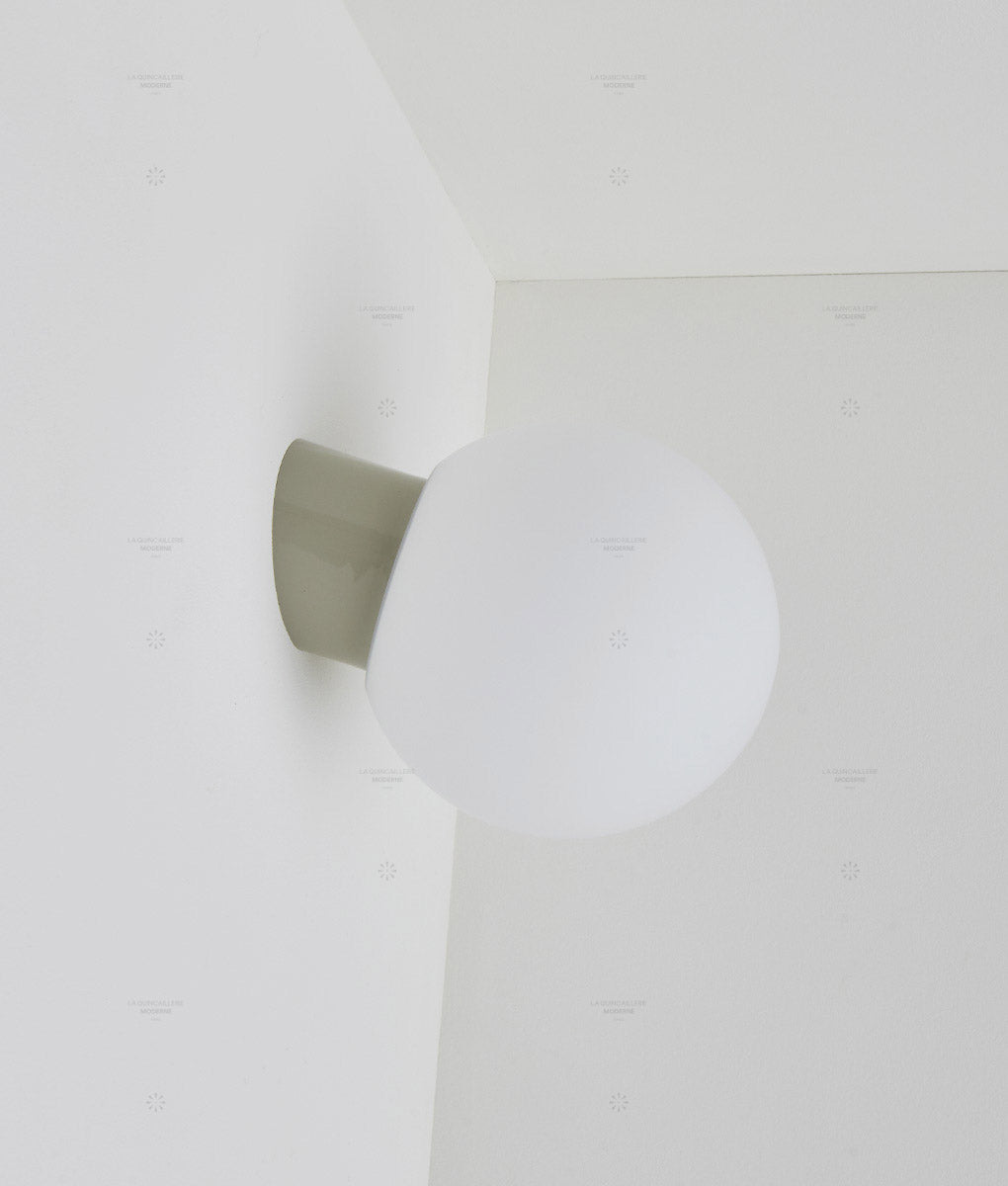 La Quincaillerie moderne - Applique / plafonnier "Bauhaus", gris perle opaline blanche mate