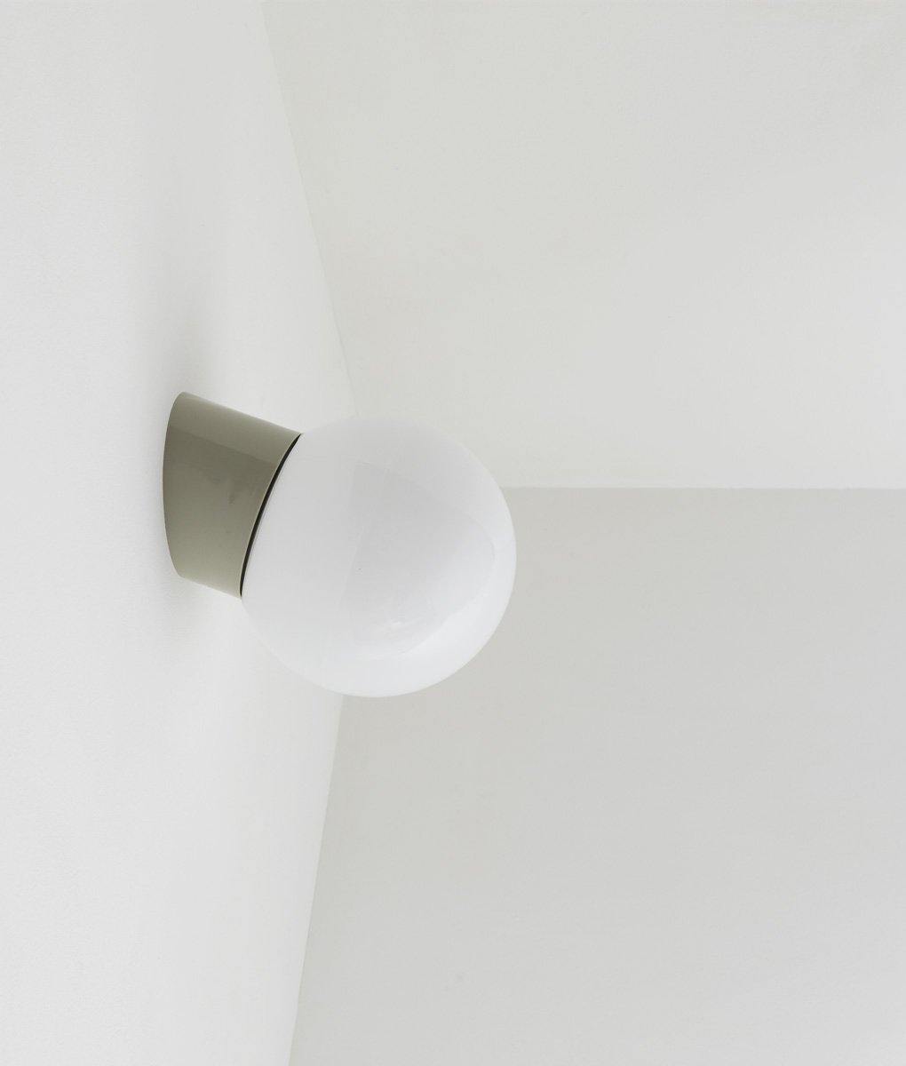 La Quincaillerie moderne - Applique / plafonnier "Bauhaus", gris perle opaline blanche