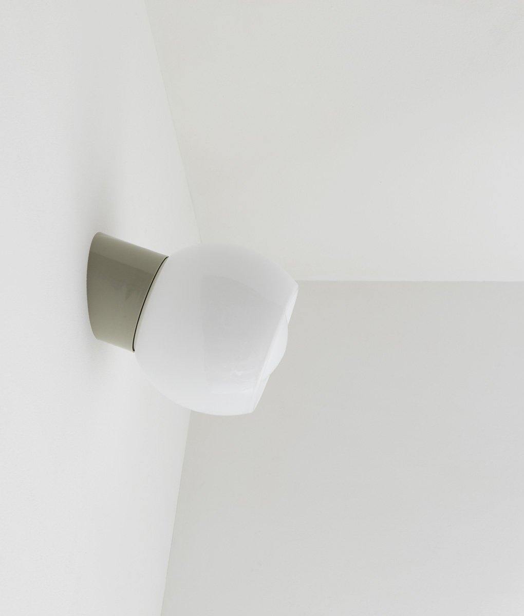 La Quincaillerie moderne - Applique / plafonnier "Bauhaus", gris perle opaline blanche