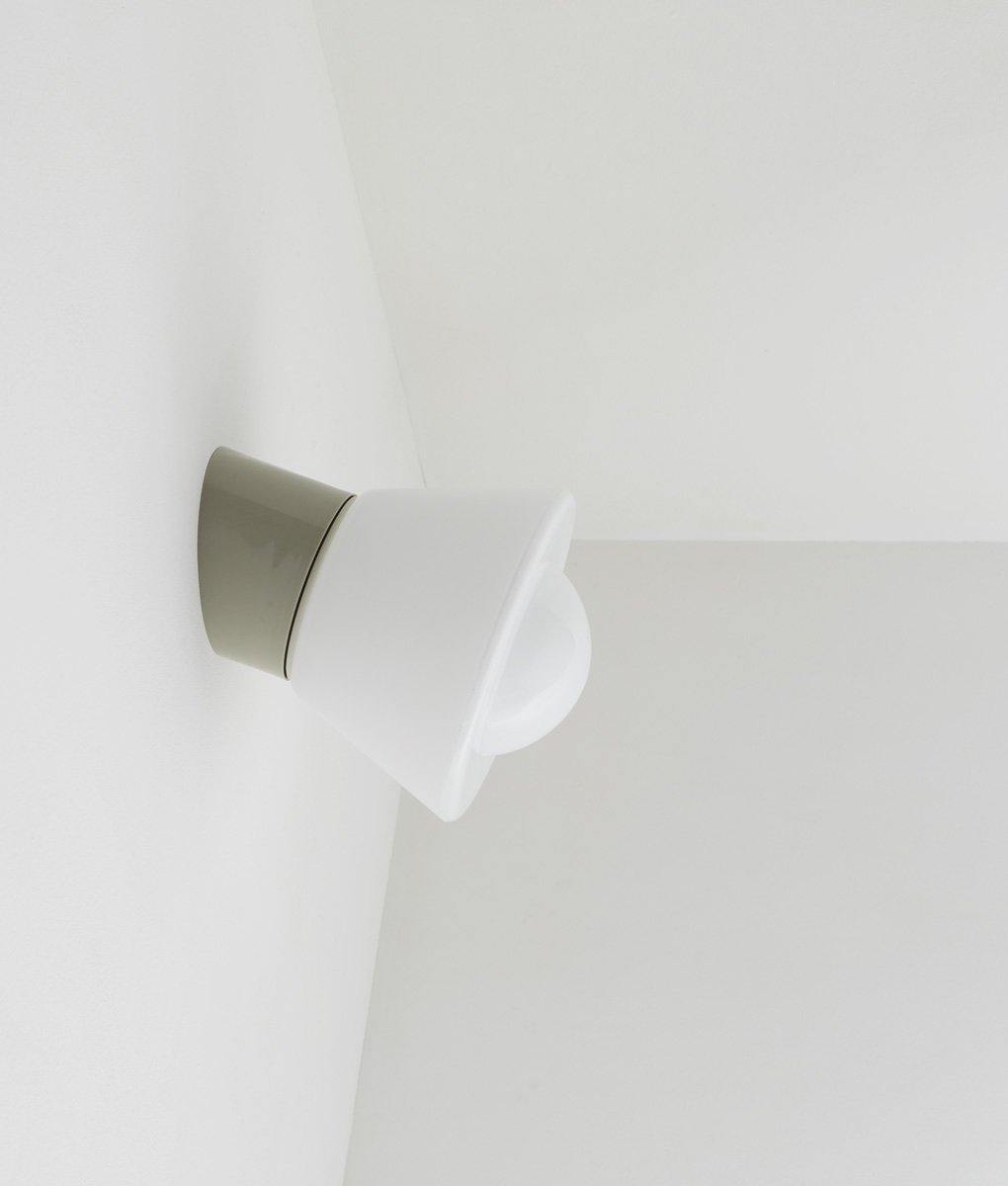 La Quincaillerie moderne - Applique / plafonnier "Bauhaus", gris perle opaline blanche