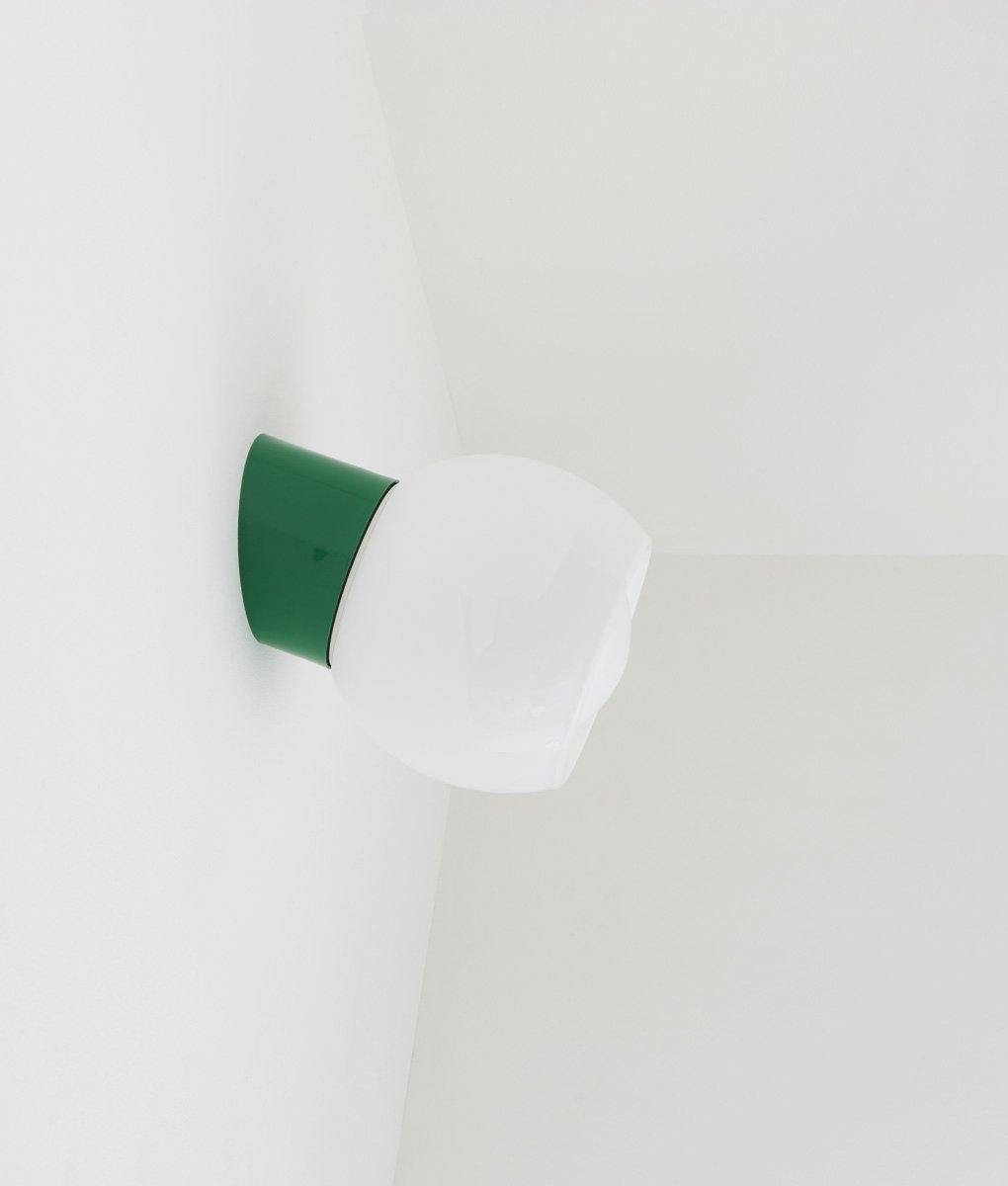 La Quincaillerie moderne - Applique / plafonnier "Bauhaus", vert prairie opaline blanche